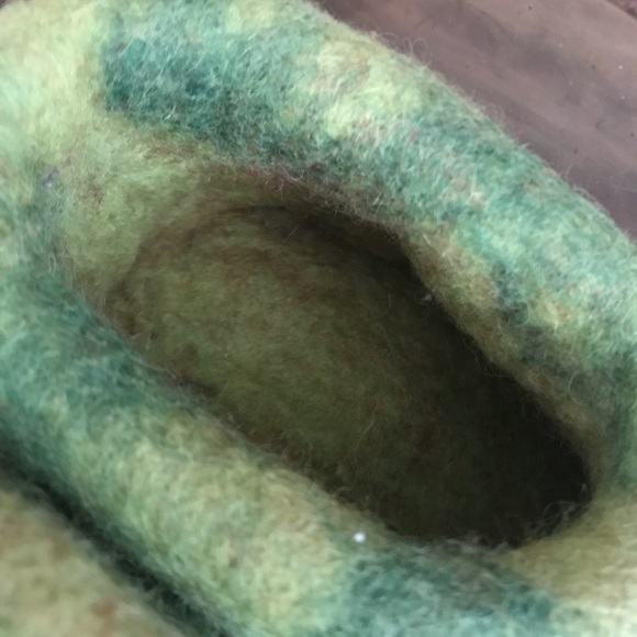 100% wool handmade kid strawberry slippers 12-12.5 - Picture 6 of 7